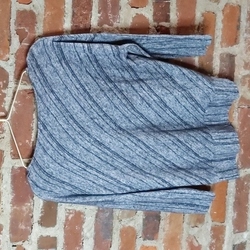 Green Envelope Large Black & Gray Cozy V-Neck Sweater - Picture 6 of 8
